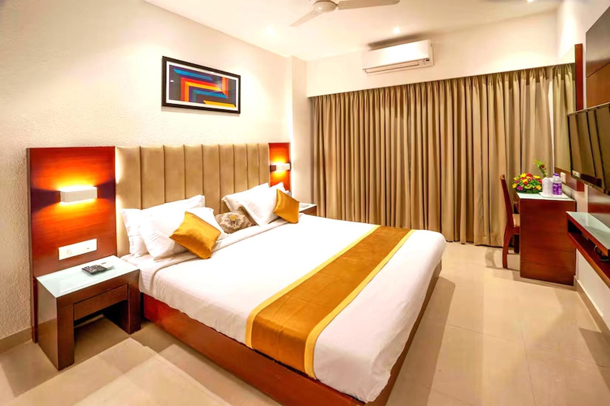 Hotel Hills Park Pathanāmthitta Buitenkant foto