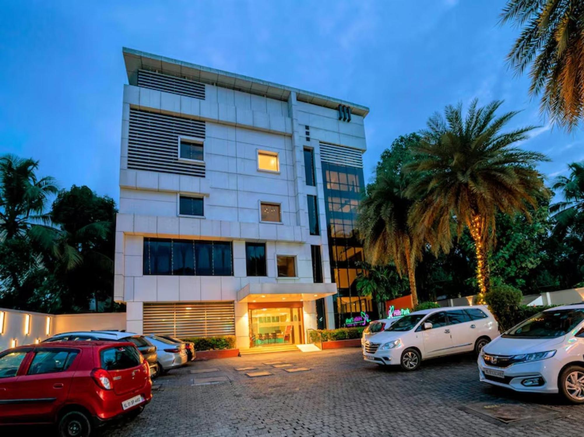 Hotel Hills Park Pathanāmthitta Buitenkant foto