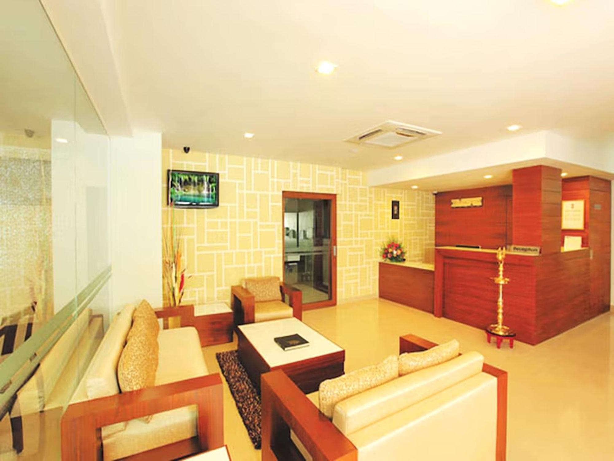Hotel Hills Park Pathanāmthitta Buitenkant foto