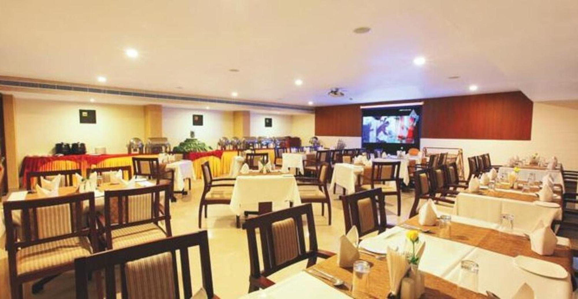 Hotel Hills Park Pathanāmthitta Buitenkant foto
