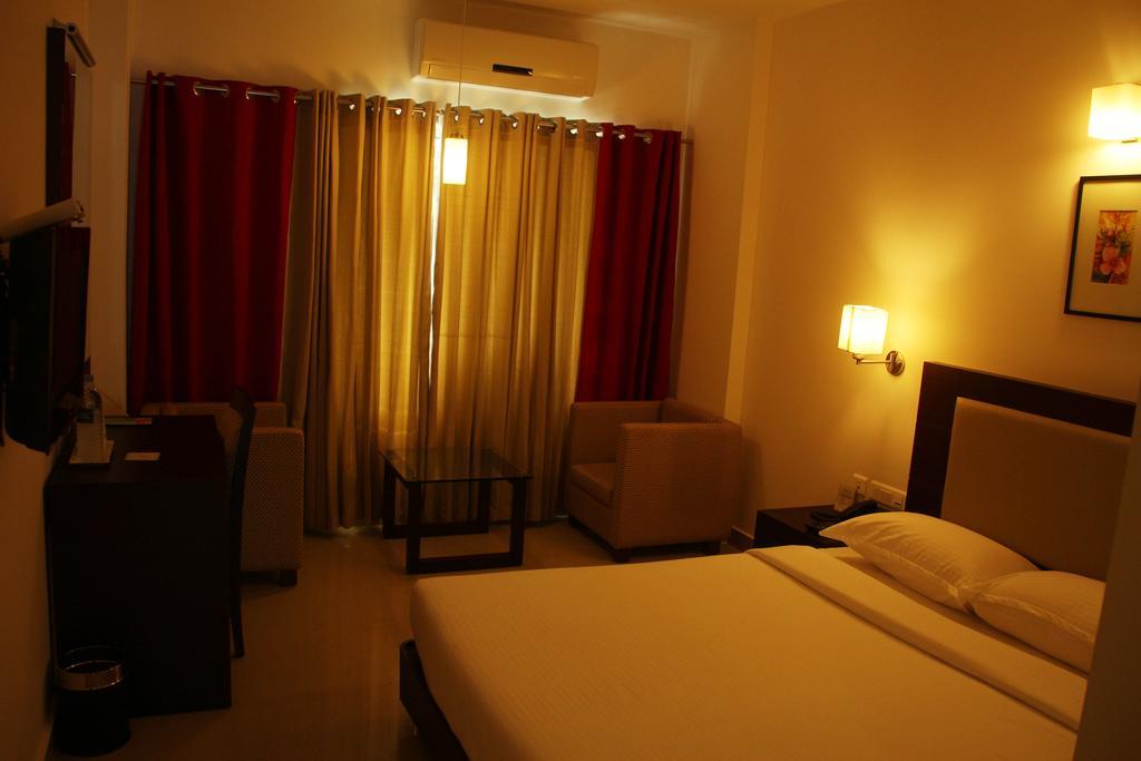 Hotel Hills Park Pathanāmthitta Kamer foto