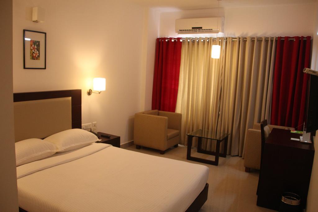 Hotel Hills Park Pathanāmthitta Kamer foto