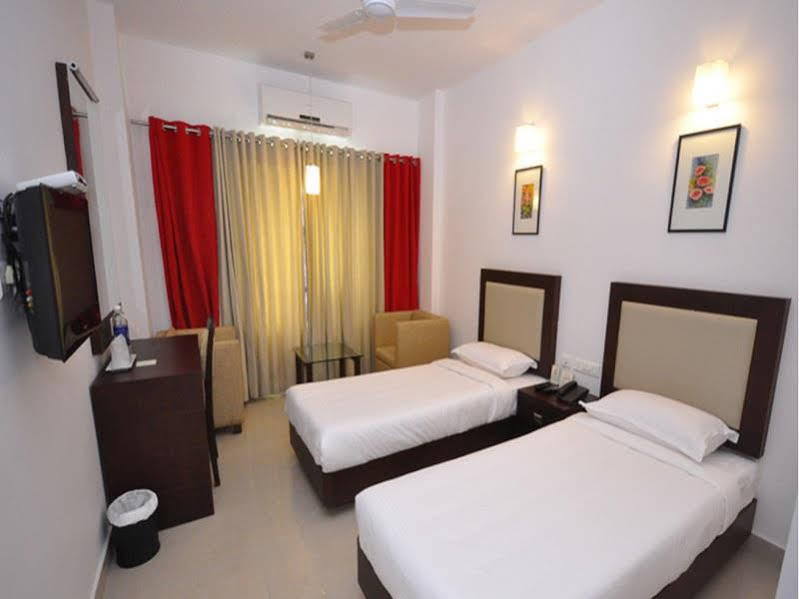 Hotel Hills Park Pathanāmthitta Buitenkant foto
